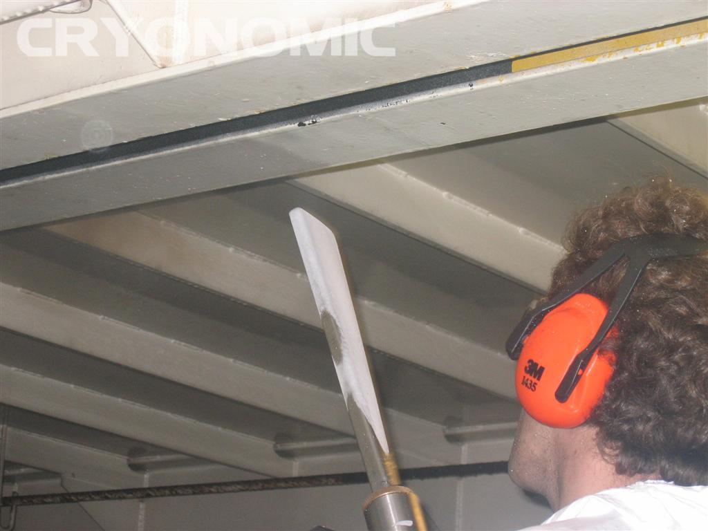 Boat renovation with dry ice blasting