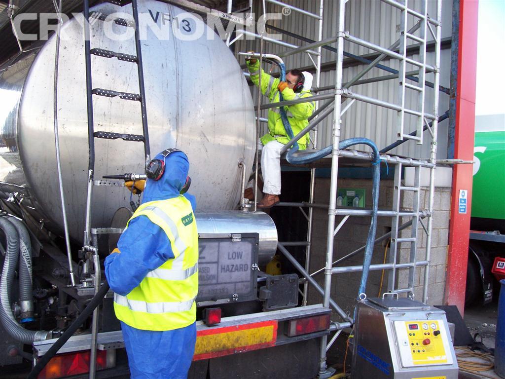 Tank & reactor cleaning in Chemical Plants