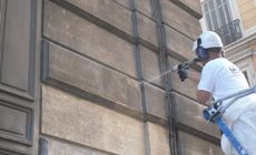 Dry ice grit blasting on constructions