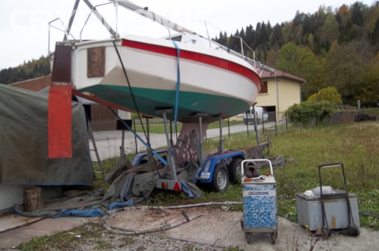 Boat renovation with dry ice blasting