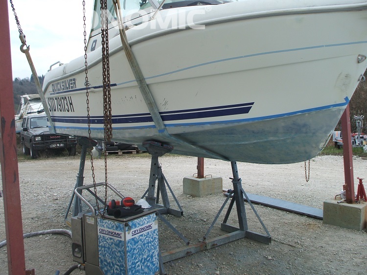 Boat renovation with dry ice blasting