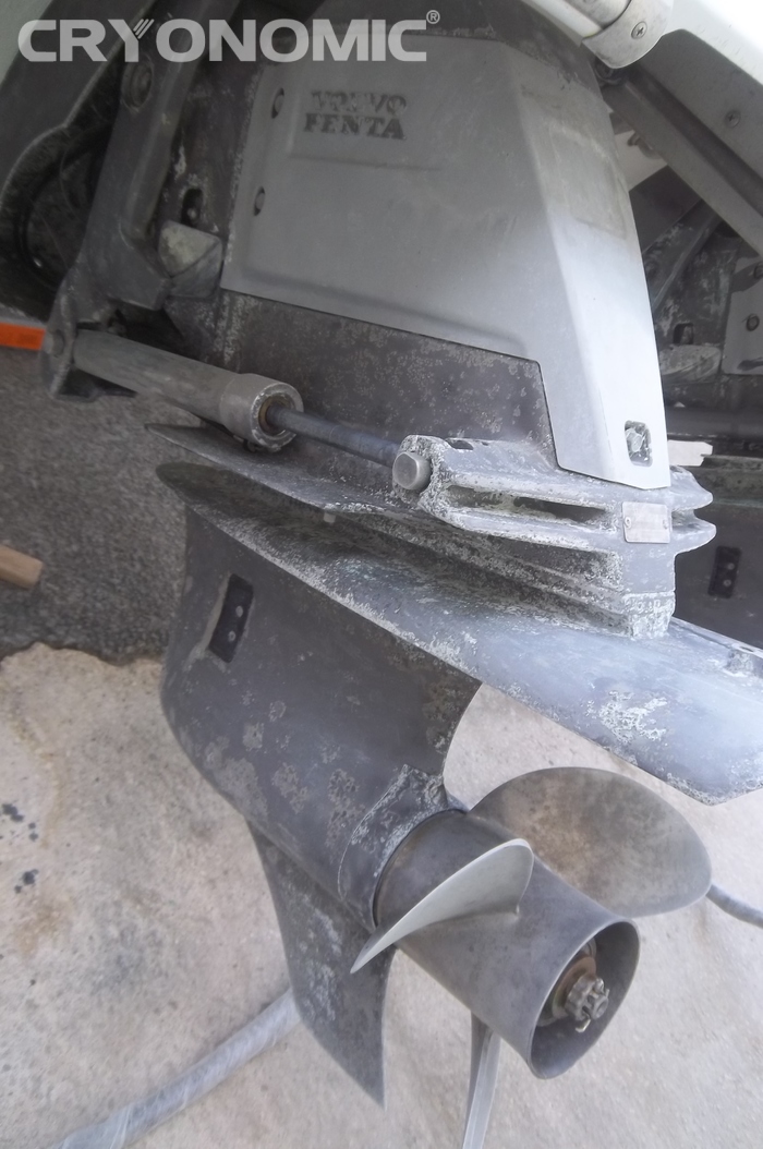 Boat renovation with dry ice blasting