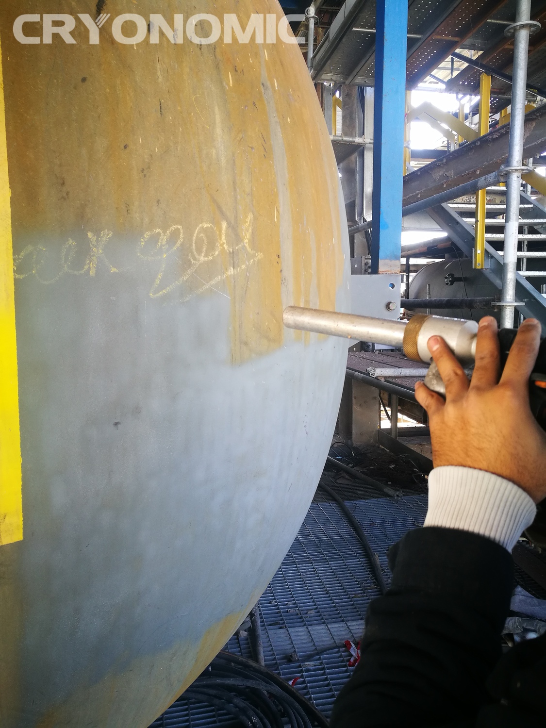 Cleaning with dry ice and abrasives in chemical industry