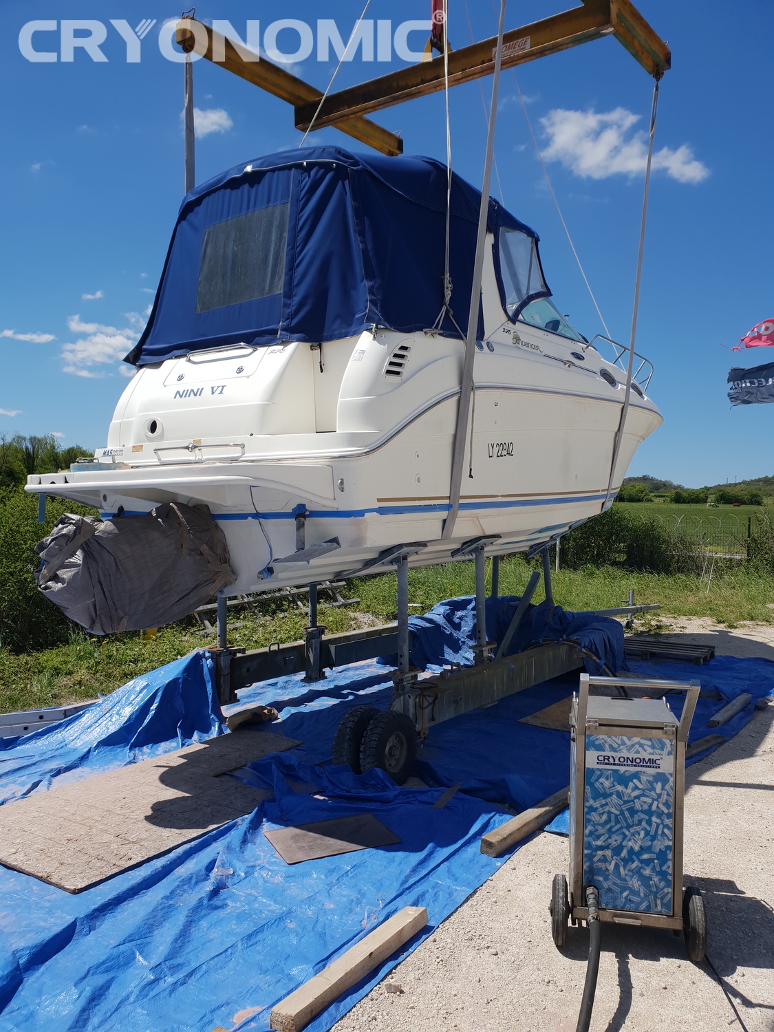Boat renovation with dry ice blasting