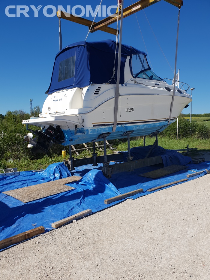 Boat renovation with dry ice blasting