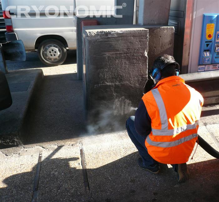 Fire damage cleanup, removal of tar, asphalt, bitumen and carbon deposits